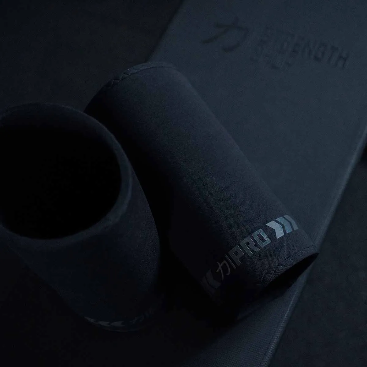 7mm Inferno PRO Knee Sleeves - Extra Stiff Neoprene, Stealth - IPF Approved