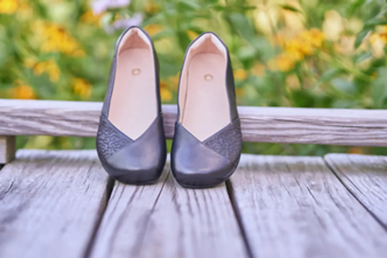 Barefoot Shoes - Xero - PHOENIX: Leather Dress Flat - WOMEN - Black